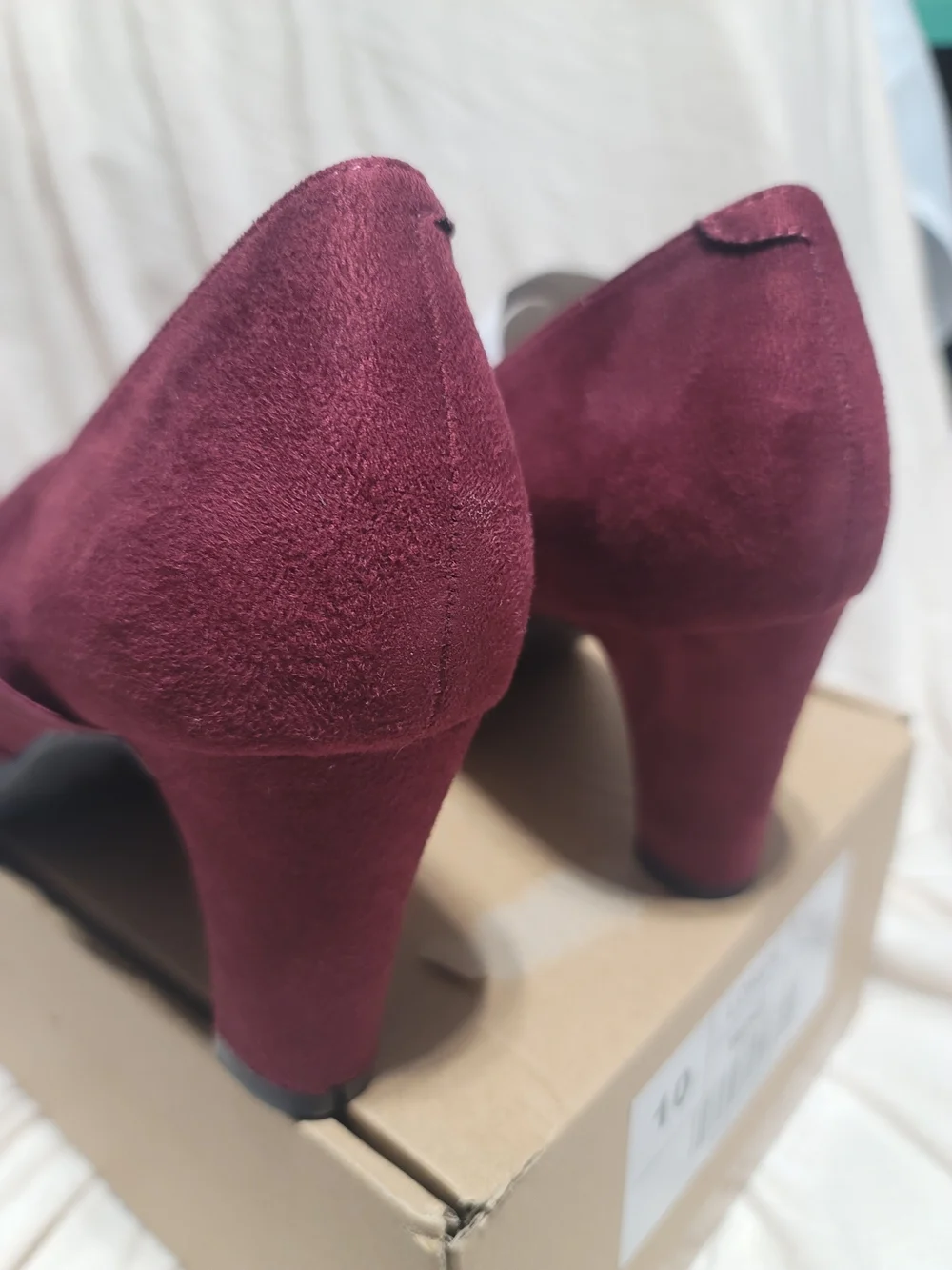 Journee Collection Loren Wine Faux Suede Heeled Pumps Size 10 NIB
